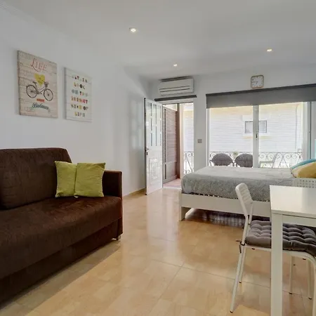 071 - Beachside Studio Perfect For A Family Getaway Torremolinos