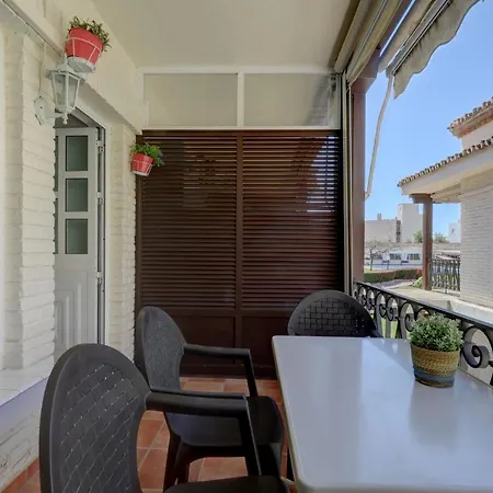 071 - Beachside Perfect For A Family Getaway * Torremolinos