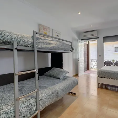 071 - Beachside Perfect For A Family Getaway *