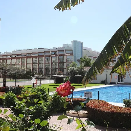 071 - Beachside Perfect For A Family Getaway Torremolinos