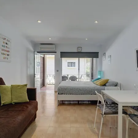 071 - Beachside Studio Perfect For A Family Getaway Appartement Torremolinos