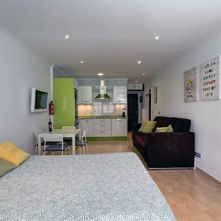 071 - Beachside Studio Perfect For A Family Getaway Appartement Torremolinos